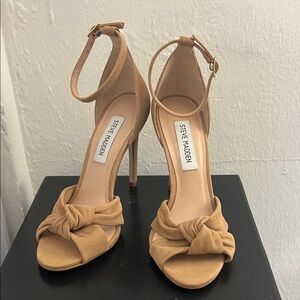 Steve Madden Tan Knotted Ankle-Strap Stiletto Heels